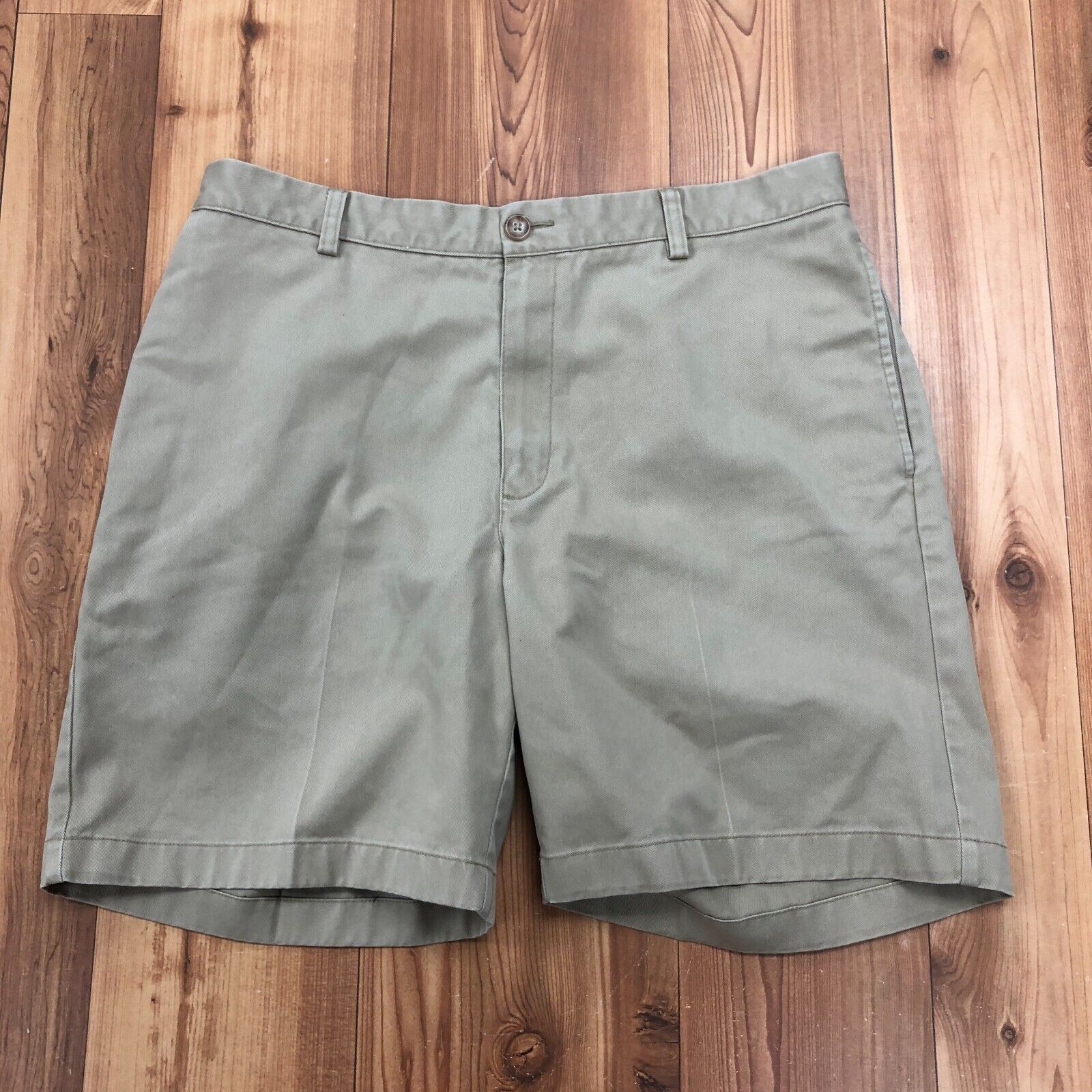 L.L. Bean Beige Flat Front Mid Rise Regular Fit Chino Khaki Shorts Mens Size 34