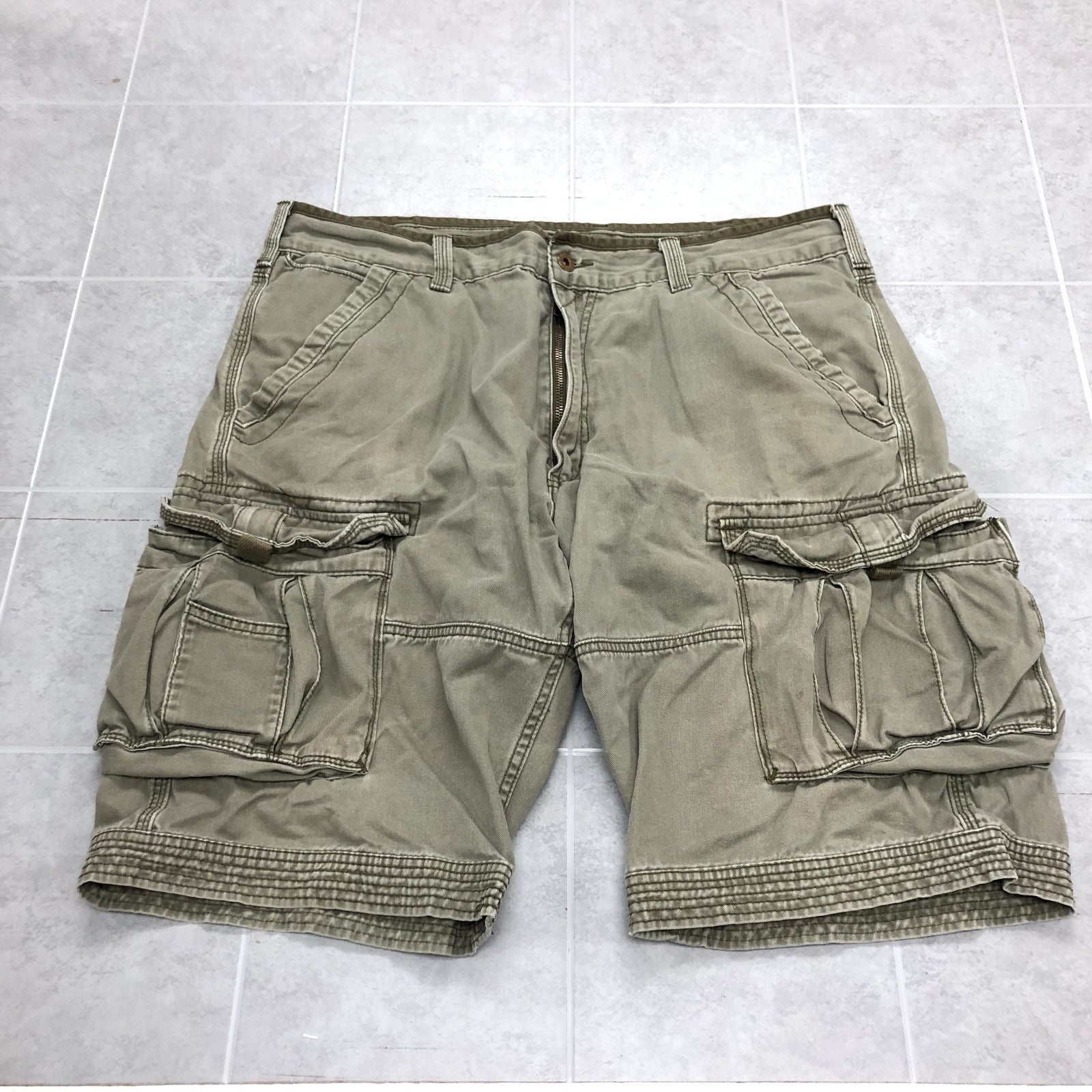 Levis Green Straight legged High-Rise Flat Front Cargo Shorts Adult Size 38