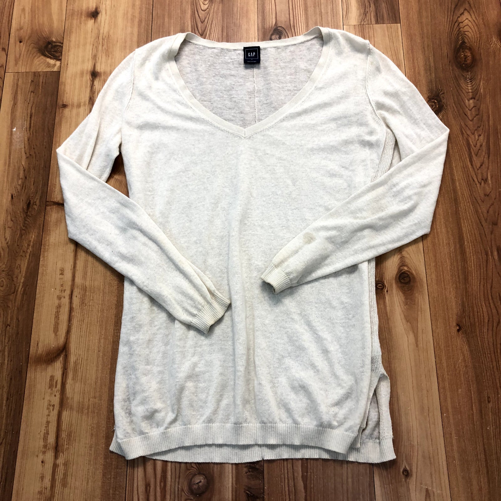 GAP Ivory V-neck Regular Fit Stretch Solid Pullover Sweater Women's Size M