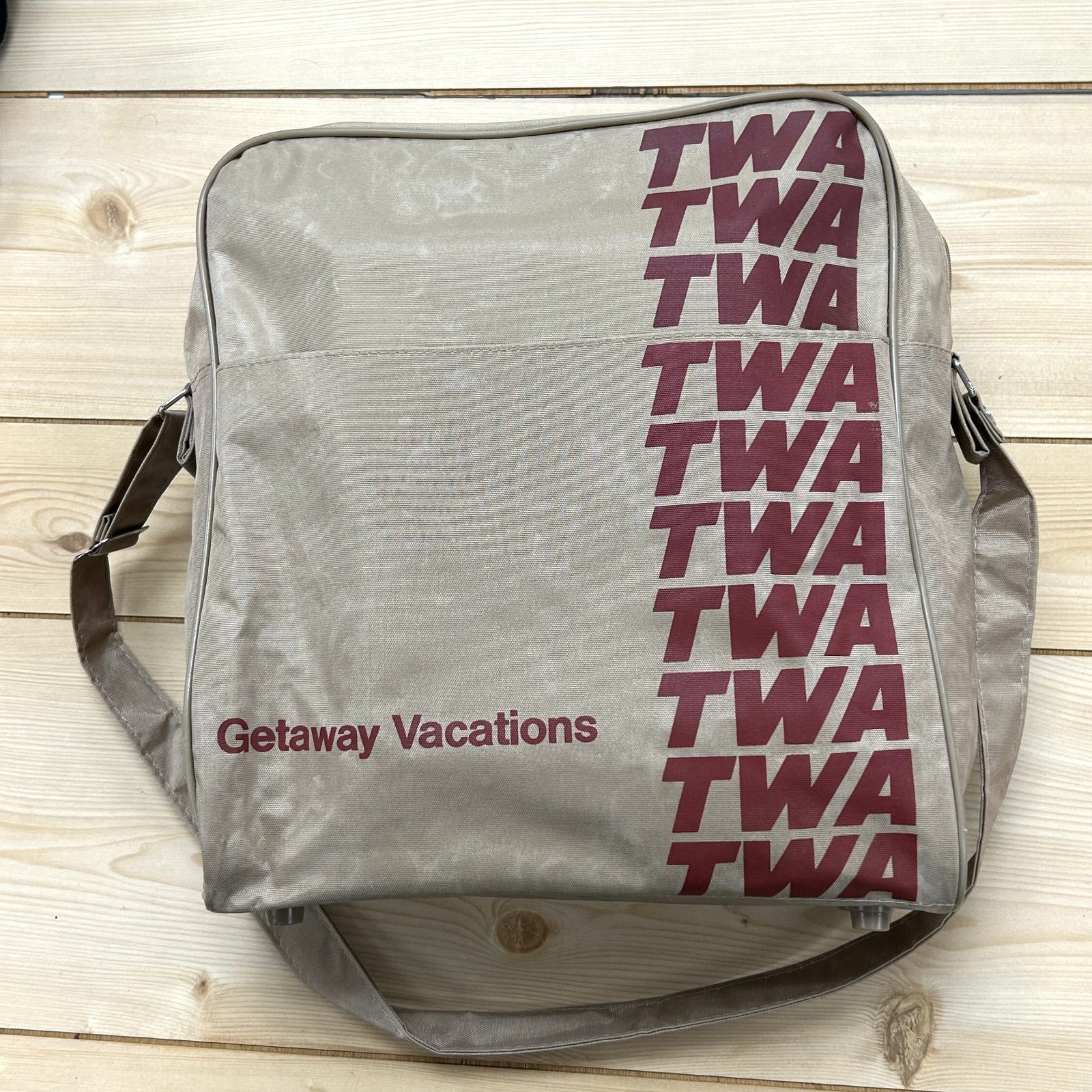 Vintage TWA Trans World Airlines Getaway Vacations Carry on Travel Bag Tote 70's