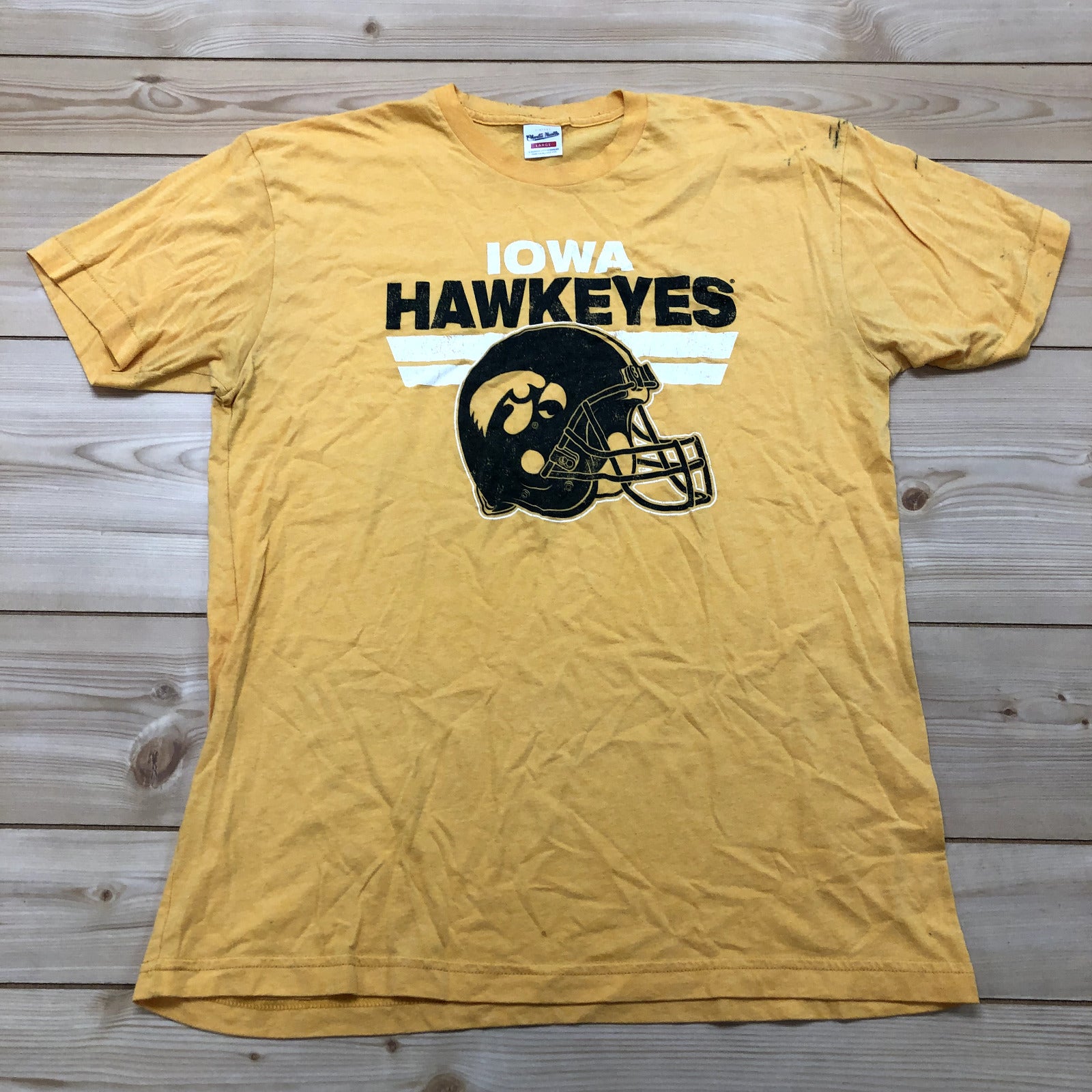 Vintage Charlie Hustle Yellow Iowa Hawkeyes Graphic Short Sleeve T-shirt Size L