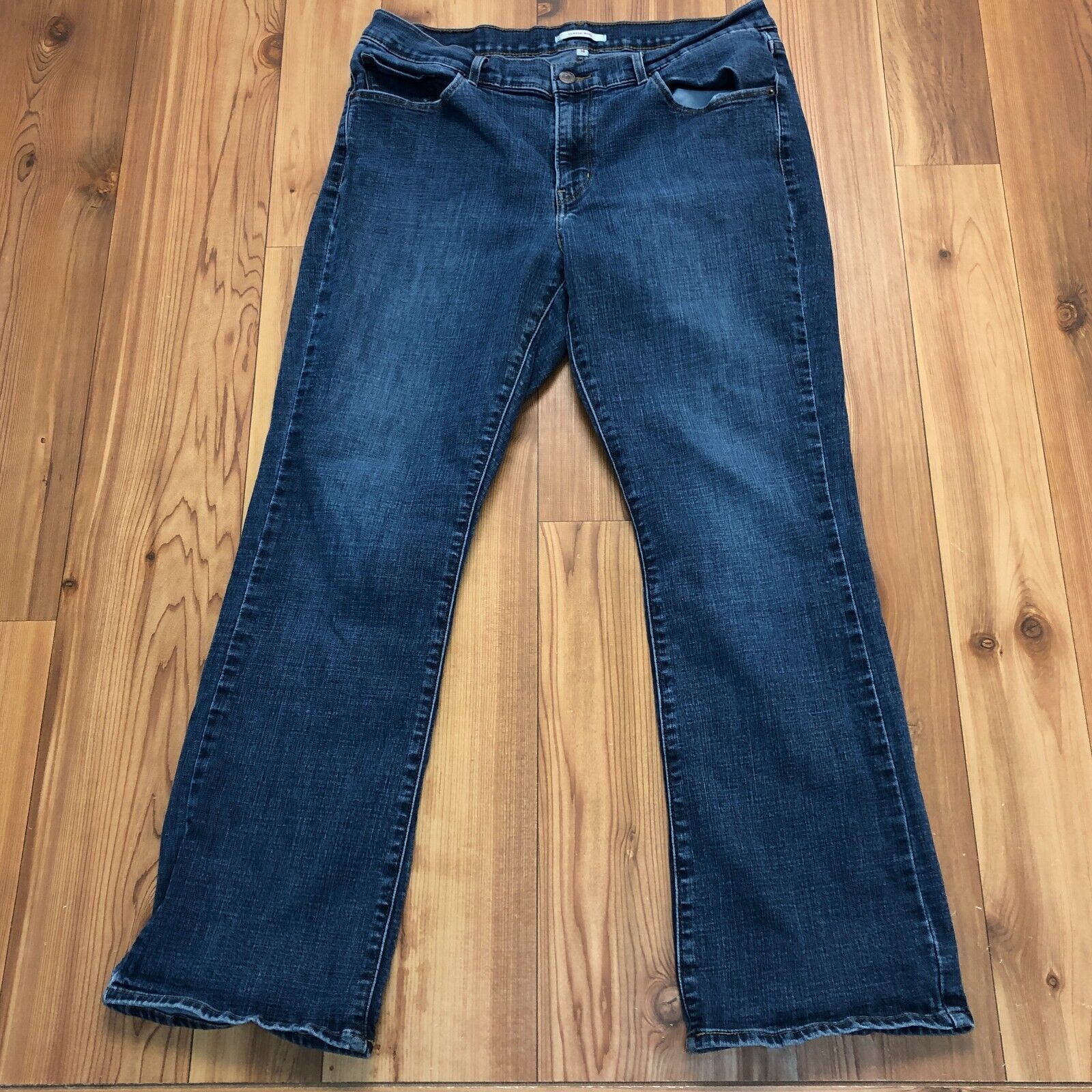 Levi's Blue Medium Wash Denim High Rise Boot Cut Flat Front Jeans Women Size 14