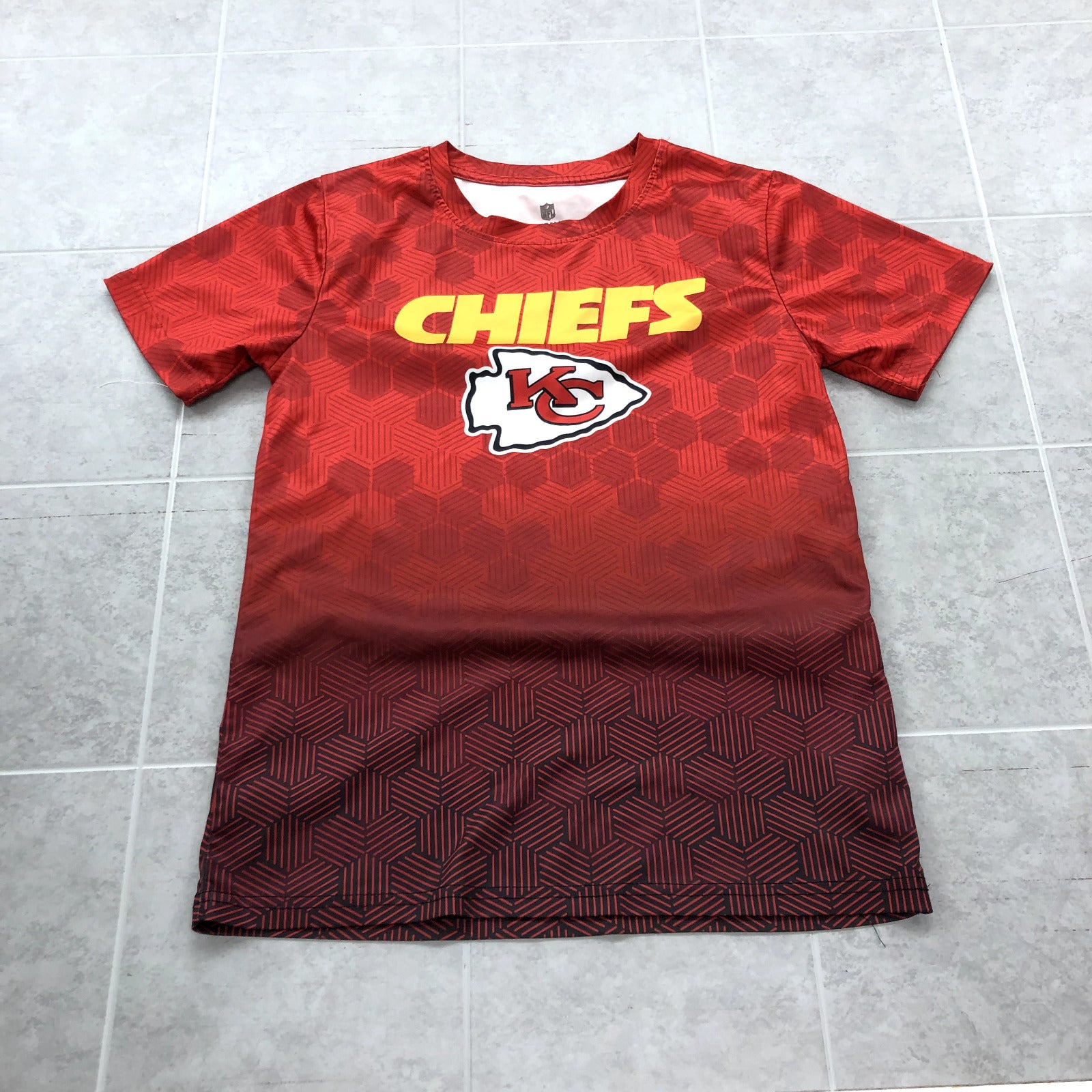 NFL Team Apparel Red Short Sleeve Active Wear KC Chiefs T-shirt Youth Size 10/12