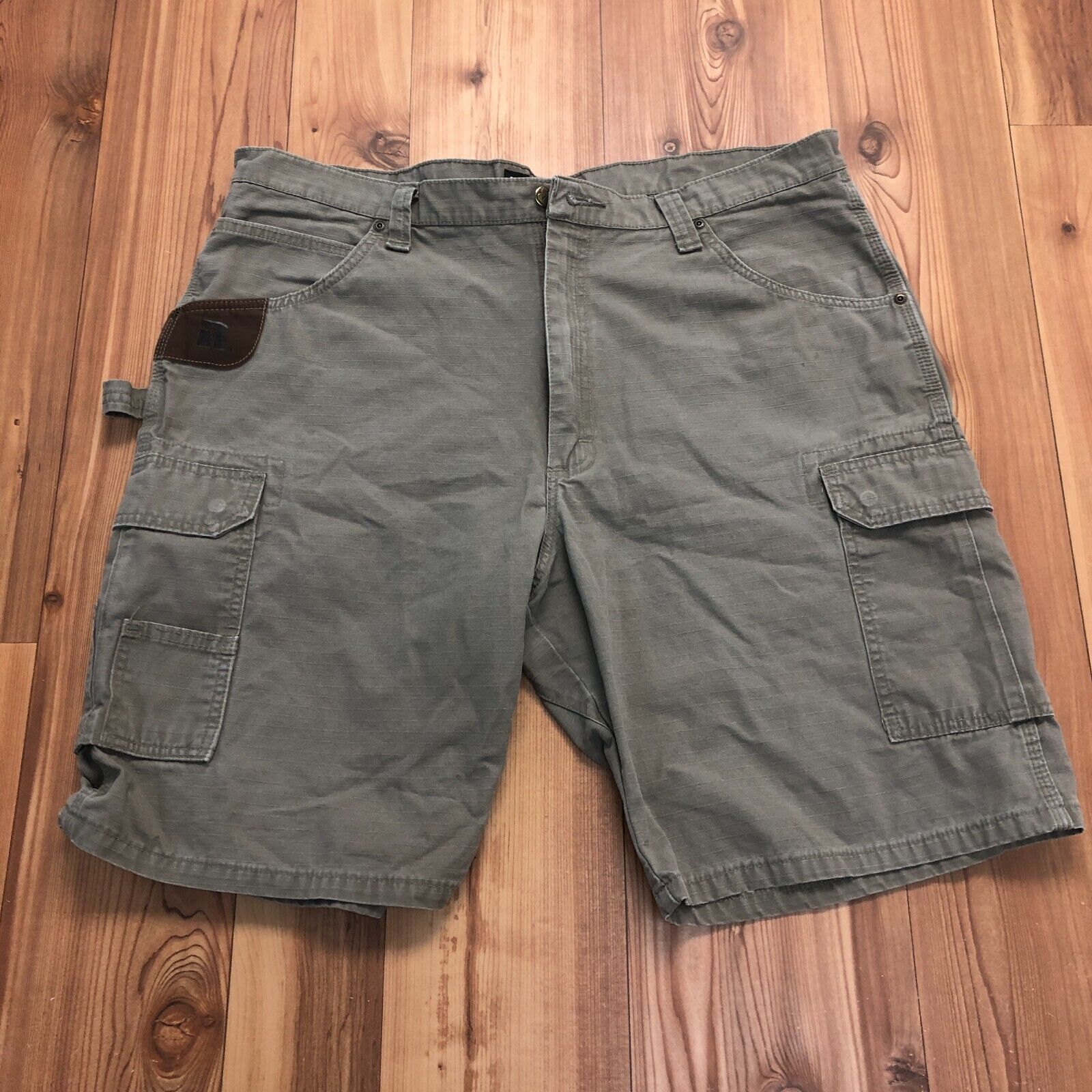 Wrangler Riggs Workwear Brown Cargo Flat Front Cotton Shorts Men's Size 40