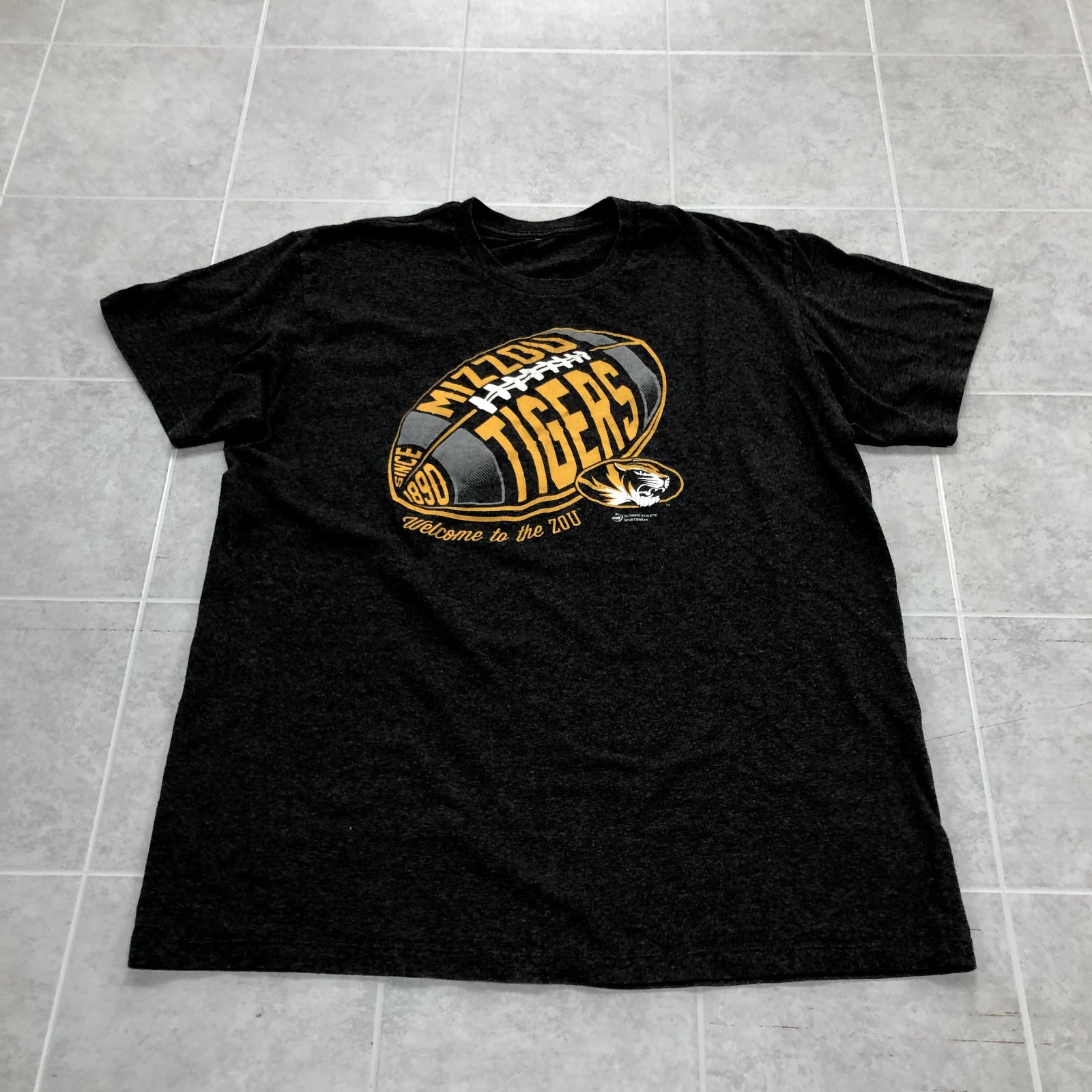 Gray Short Sleeve Crew Neck Graphic Mizzou Tigers T-shirt Adult Size L