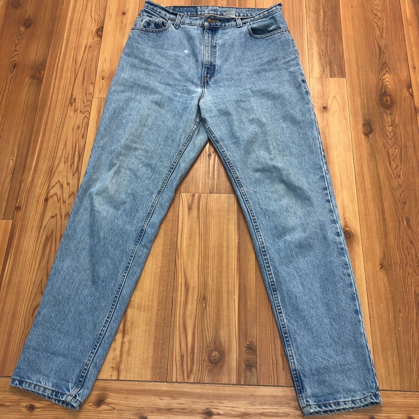 Vintage Levis 551 Blue Light Wash Relaxed Tapered Leg Jeans Women Size 14 Long