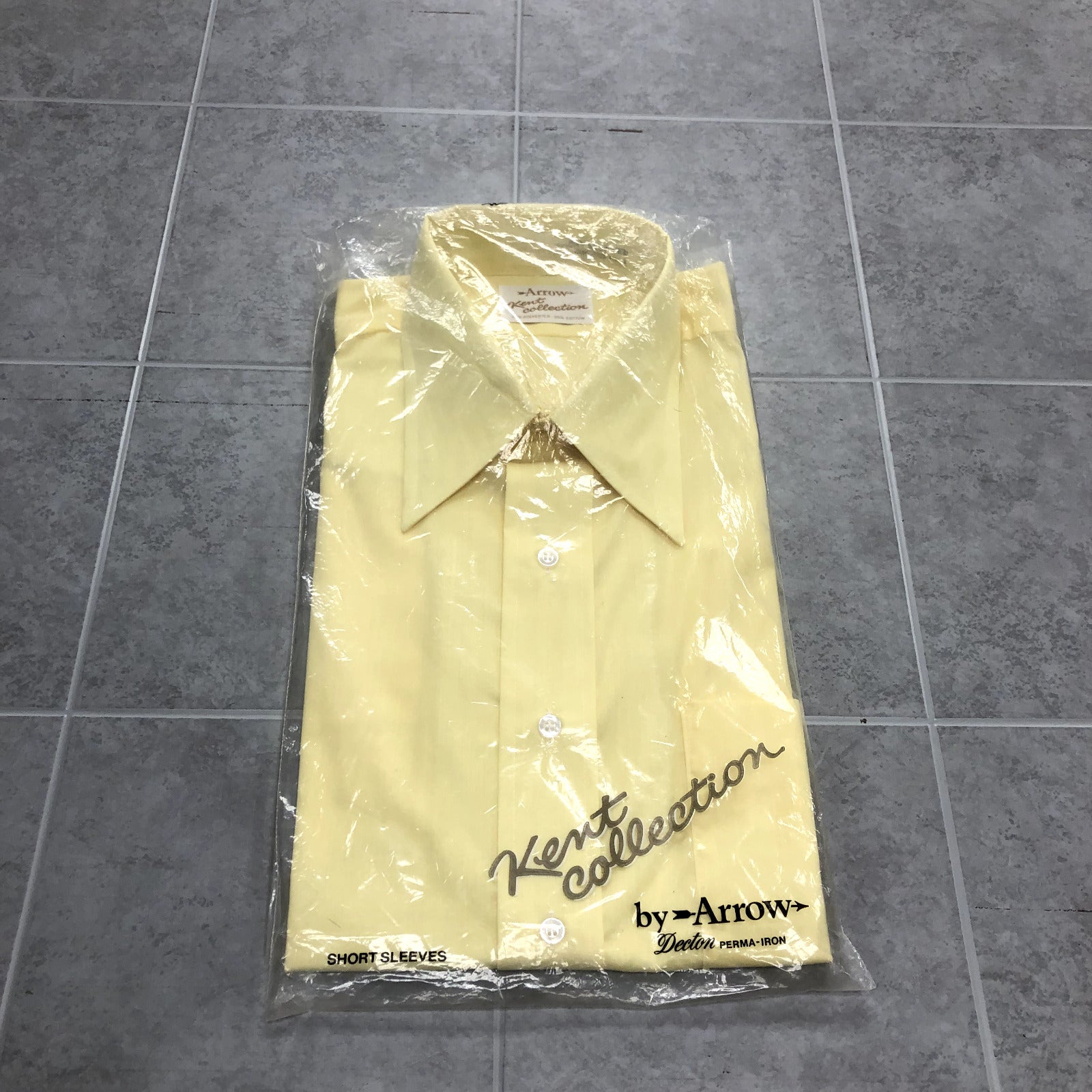 Vintage Arrow Yellow Short Sleeve Button Up Dress Shirt Adult Size 16.5