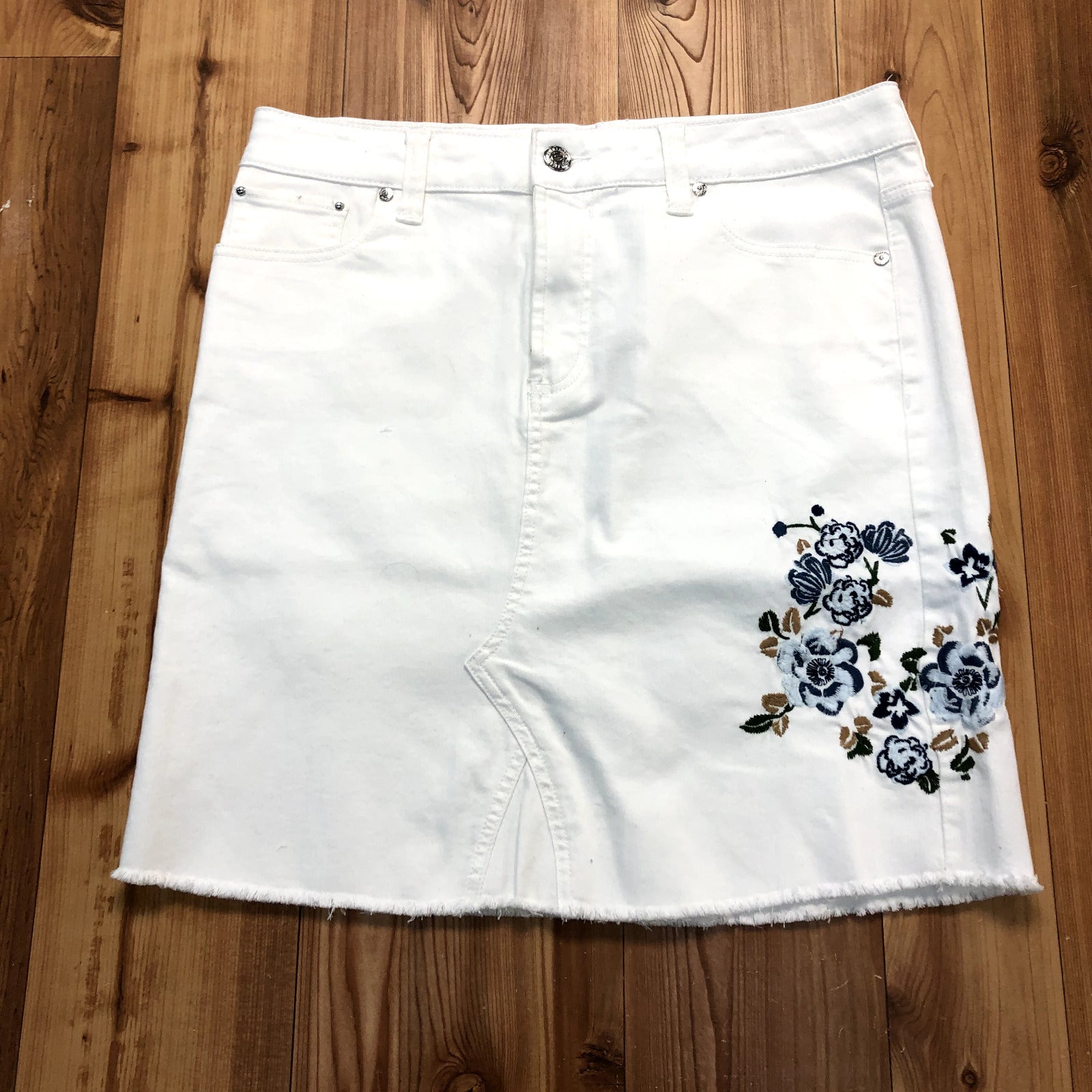 7 For All Mankind White Denim Flat Front Embroidered Mini Skirt Women's Size 12
