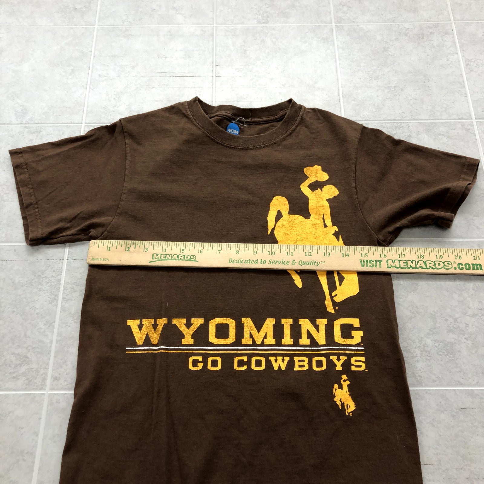 NCAA Brown Short Sleeve Crew Graphic Wyoming Cowboys T-shirt Adult Size S
