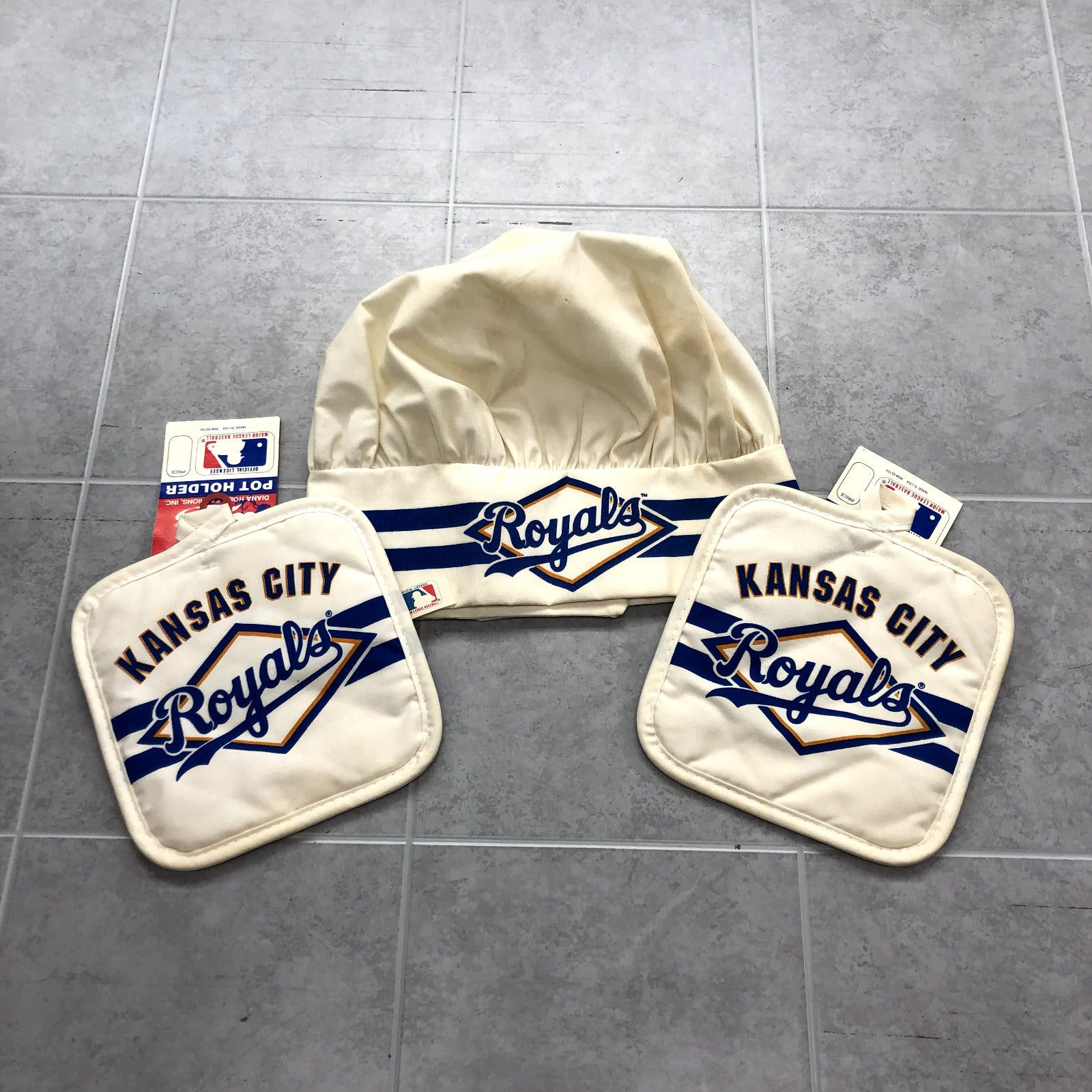 Vintage MLB White Graphic Kansas City Royals Oven Mits And Chefs Hat Adult OSFA