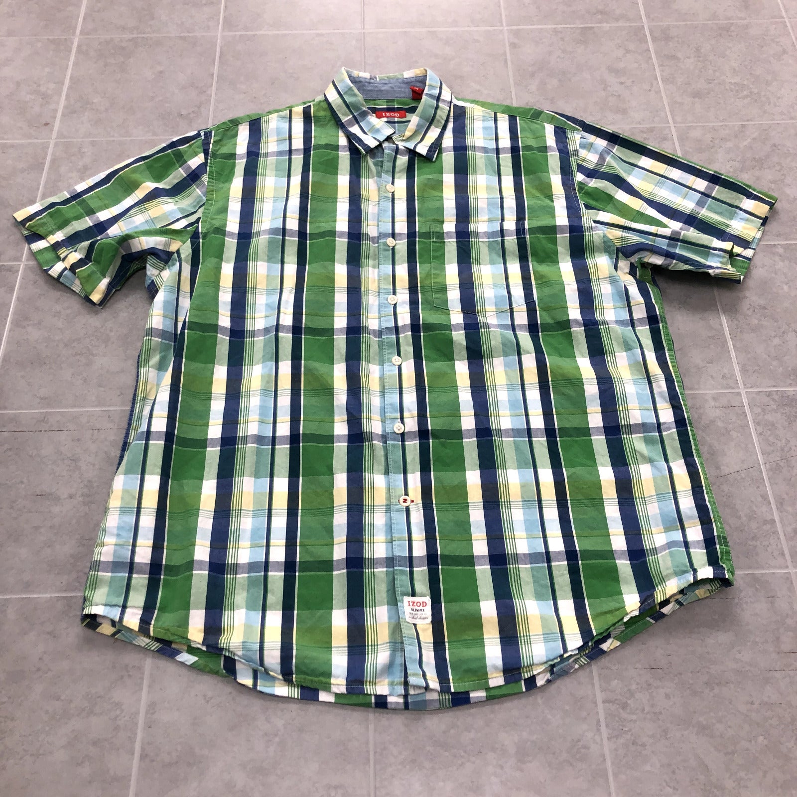 IZOD Green Plaid Short Sleeve Casual Collared Button Up Shirt Adult Size L