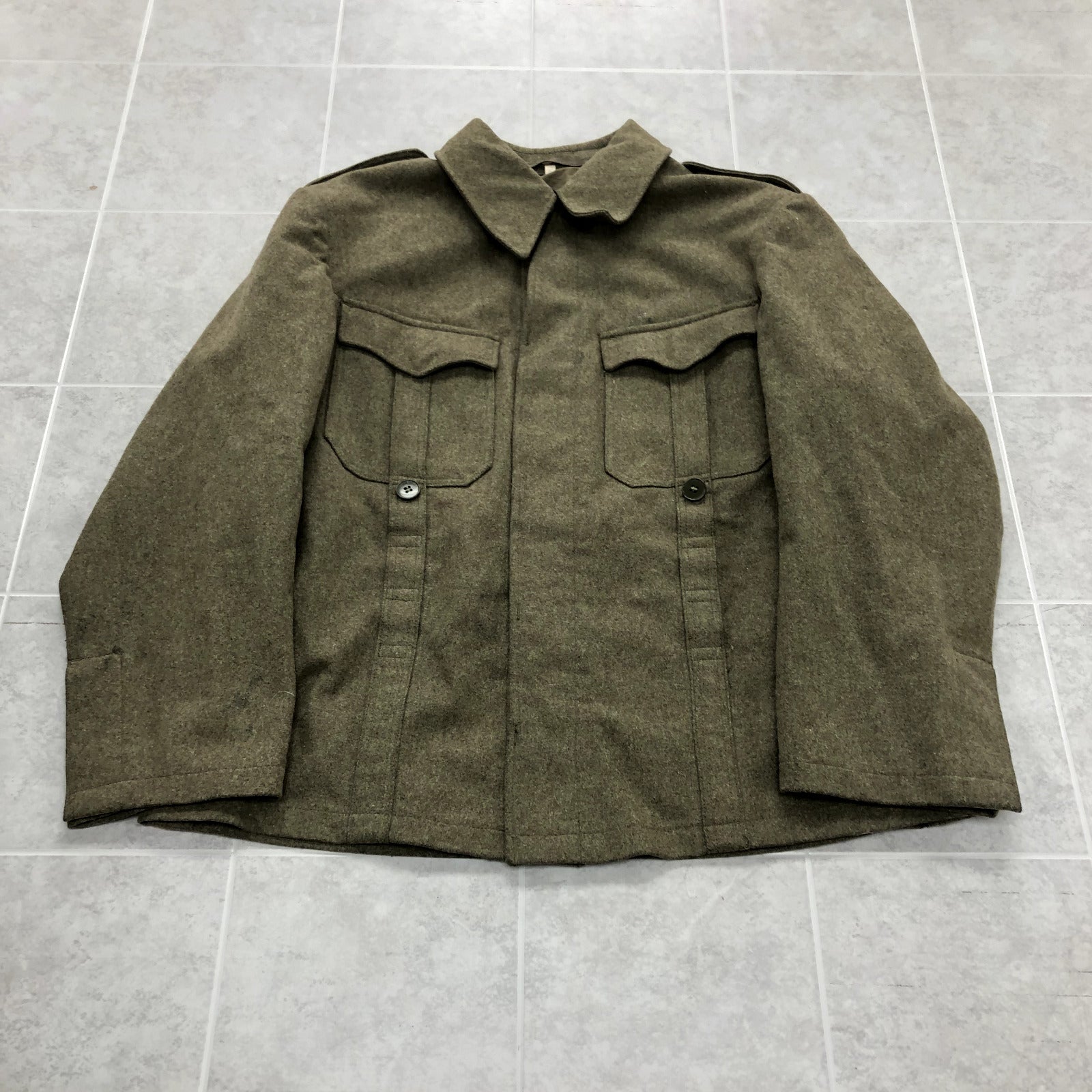Vintage Green Long Sleeve Button Up Collared Wool Military Coat Adult Size 44