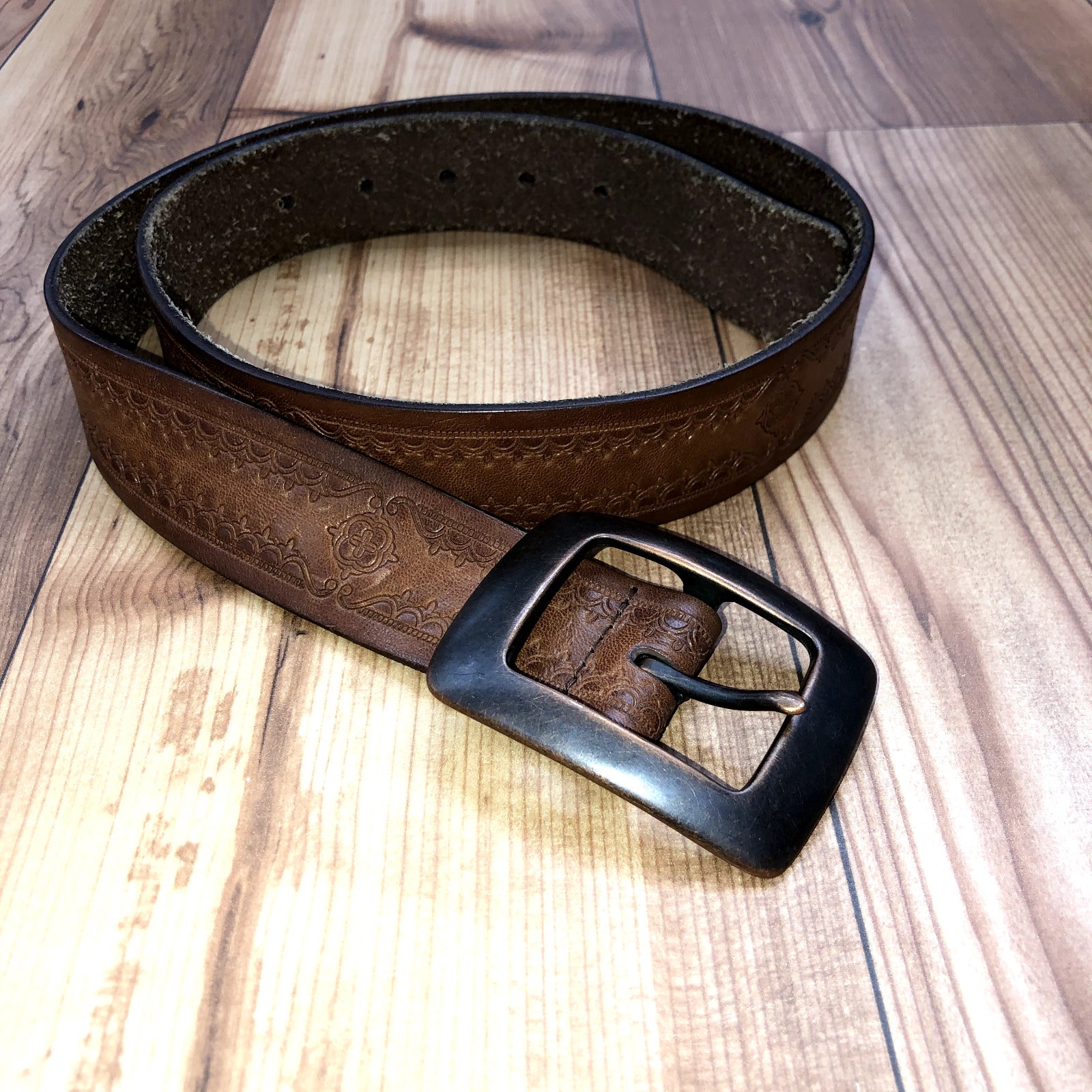 Fossil Cinnamon Brown Leather Tooled Leather 40" Long Metal Buckle Belt Size L