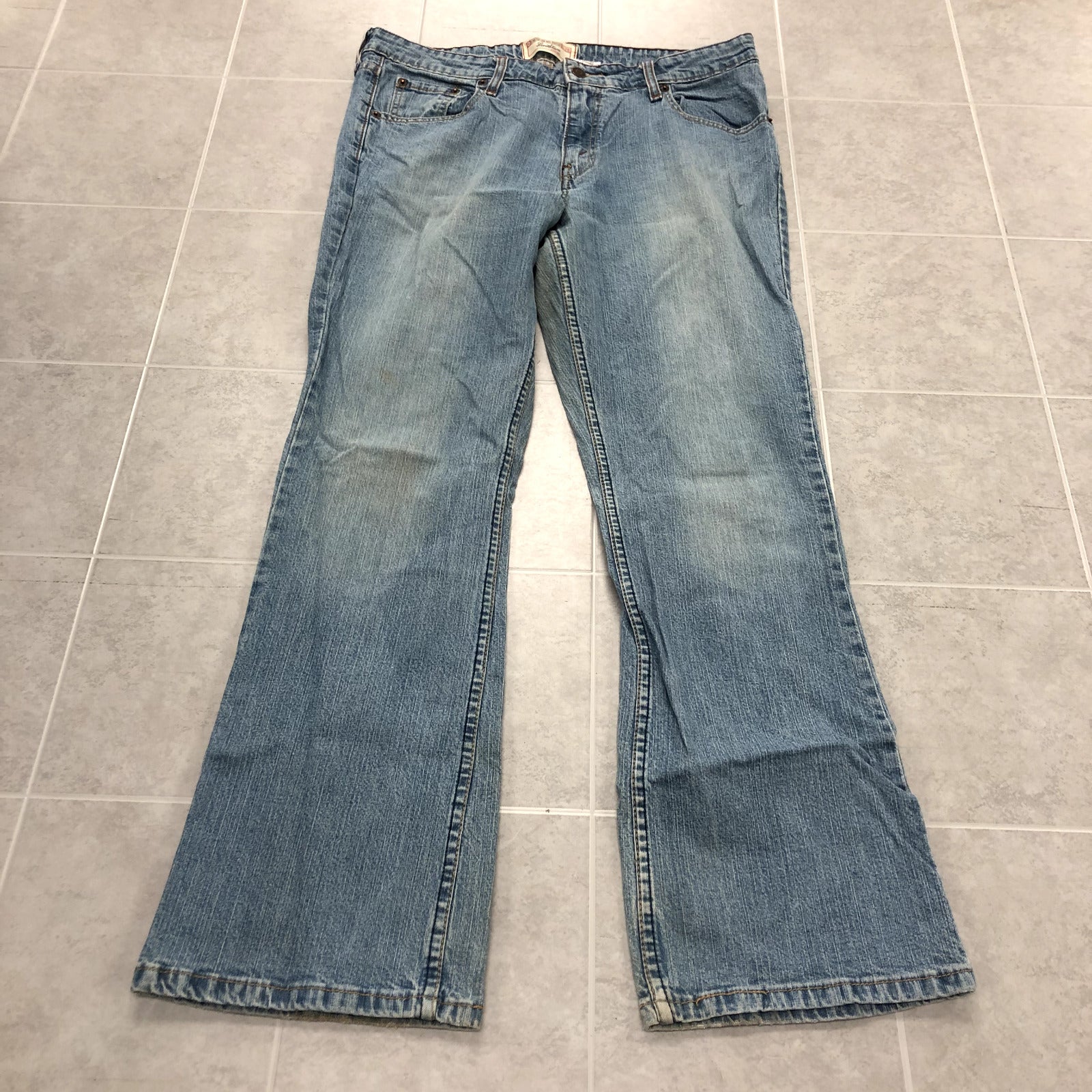 Vintage Levi Blue Low-Rise Bootcut Flat Front Denim Jeans Womens Size 12