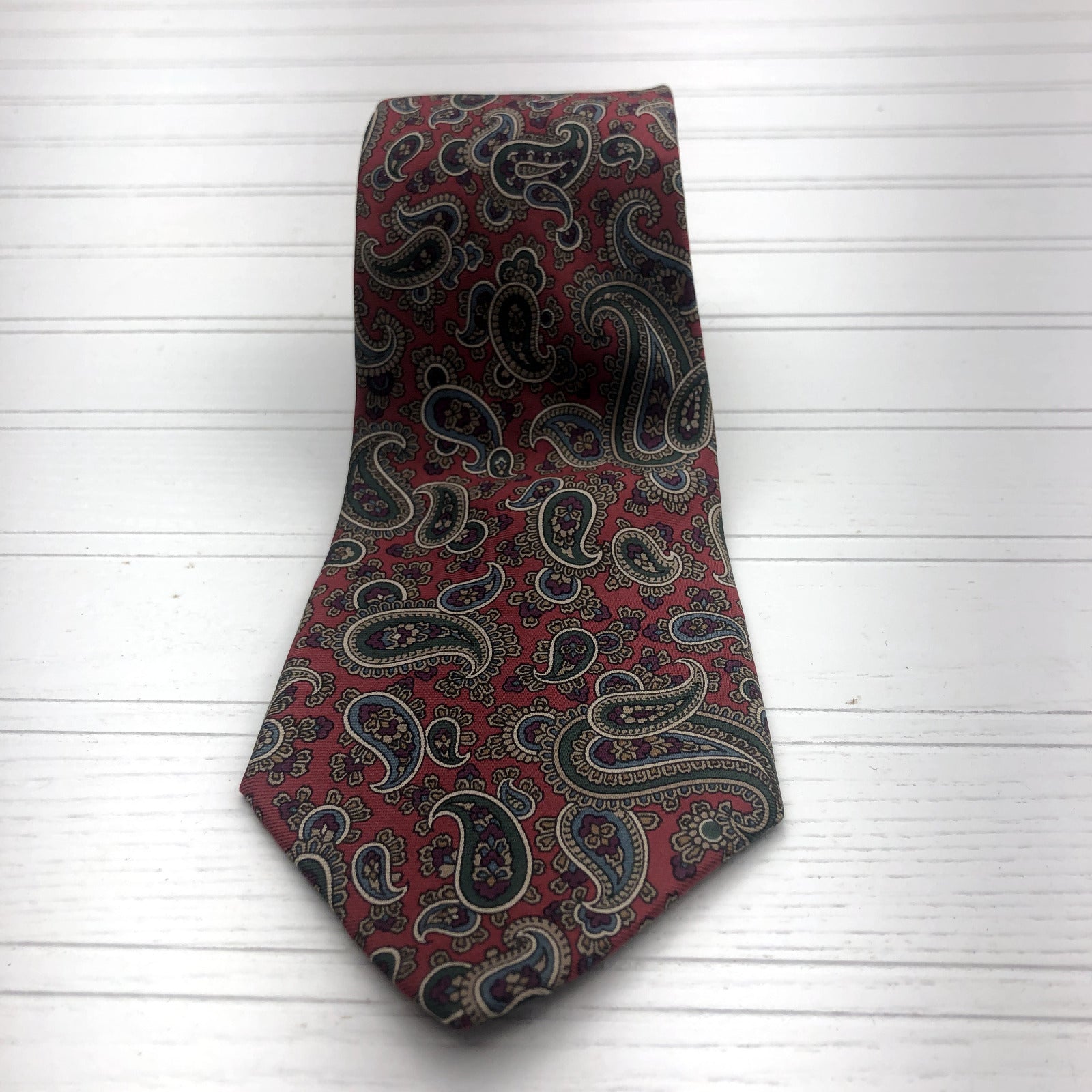 Vintage Hathaway Red Paisley All Silk Made In USA Men's Tie