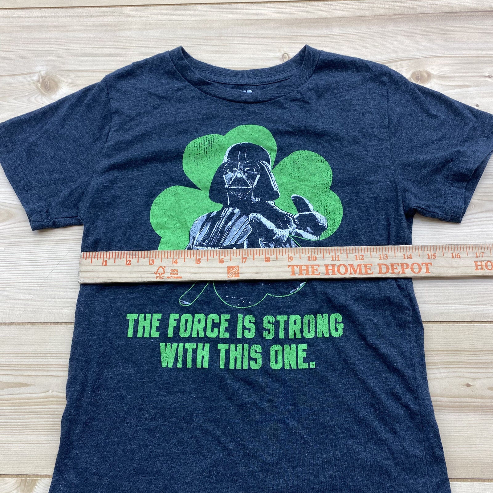 Star Wars Grey St Patrick's Day Darth Vader Force is Strong T-Shirt Boys Size M